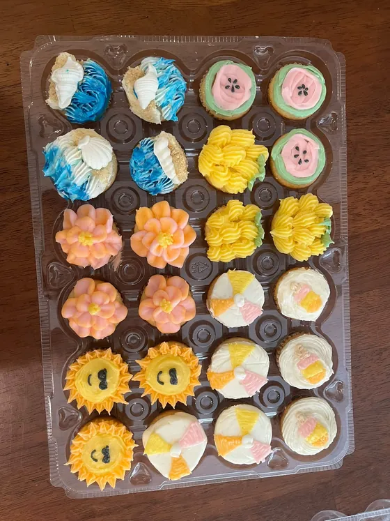 Sugar Blossom Cakes decorated cupcakes, photo 8