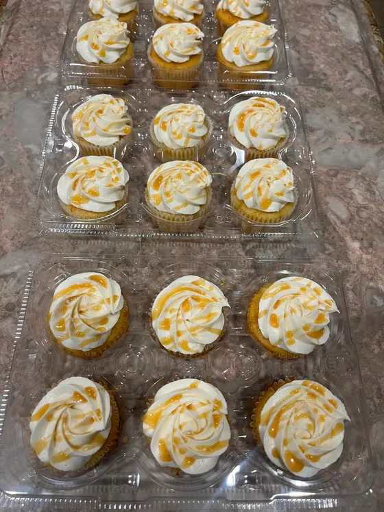 Sugar Blossom Cakes decorated cupcakes, photo 9