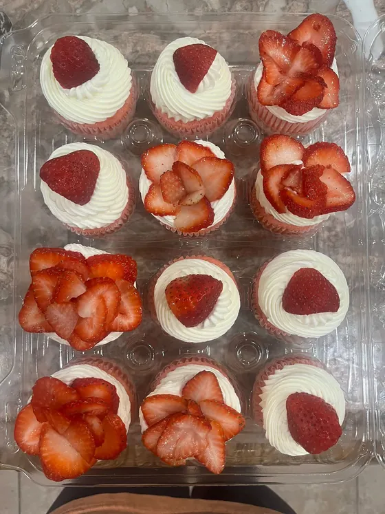 Sugar Blossom Cakes decorated cupcakes, photo 12