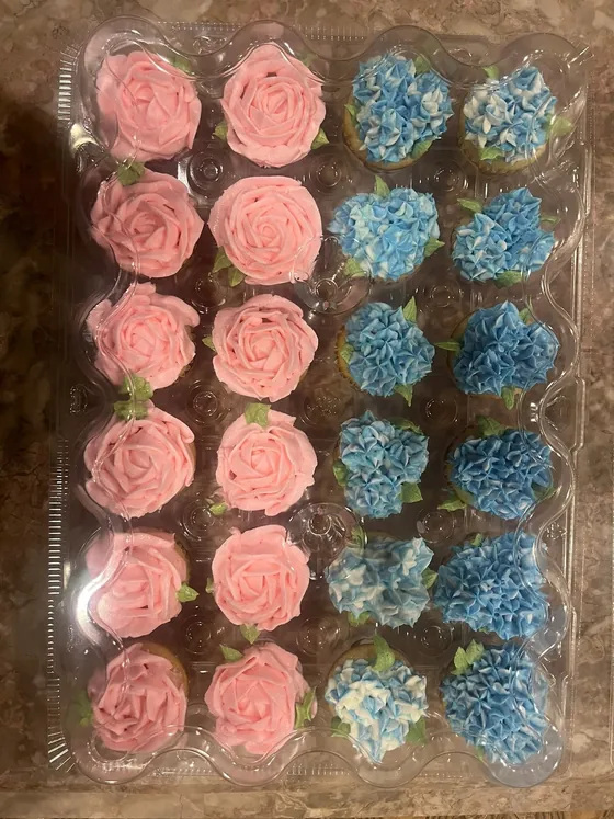 Sugar Blossom Cakes decorated cupcakes, photo 13
