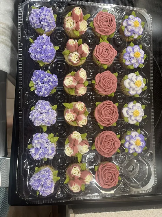 Sugar Blossom Cakes decorated cupcakes, photo 14