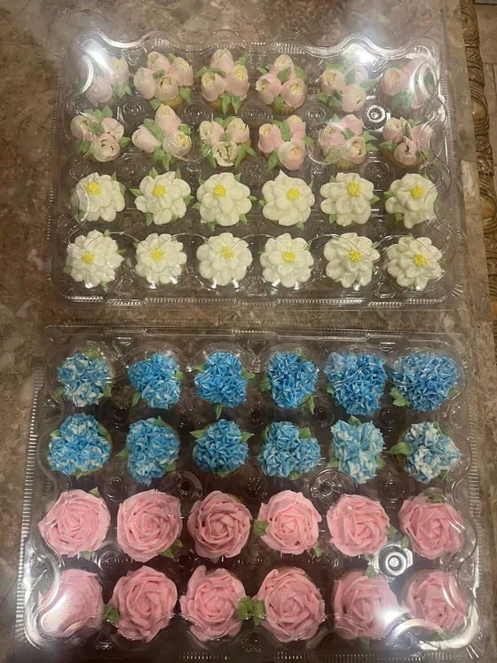 Sugar Blossom Cakes decorated cupcakes, photo 16